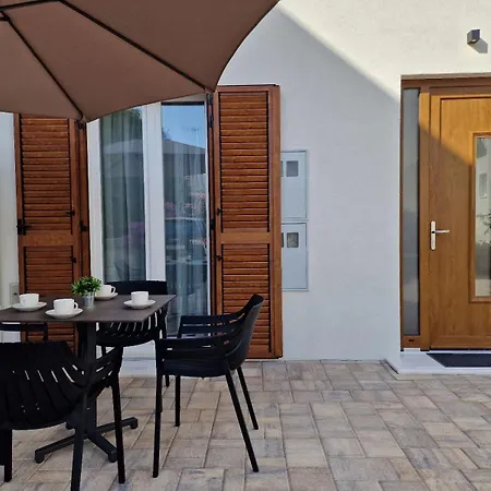 House Miamare 펜션 프리모스턴