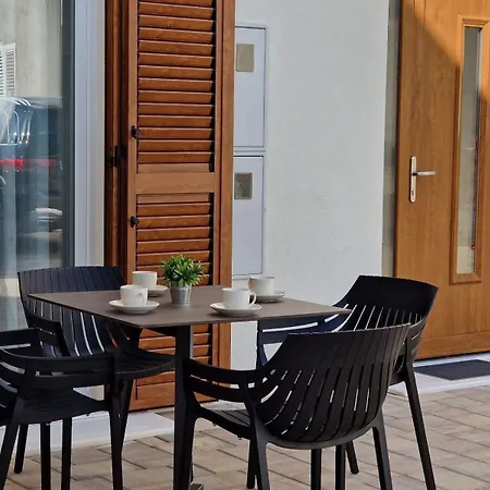 House Miamare 펜션 프리모스턴